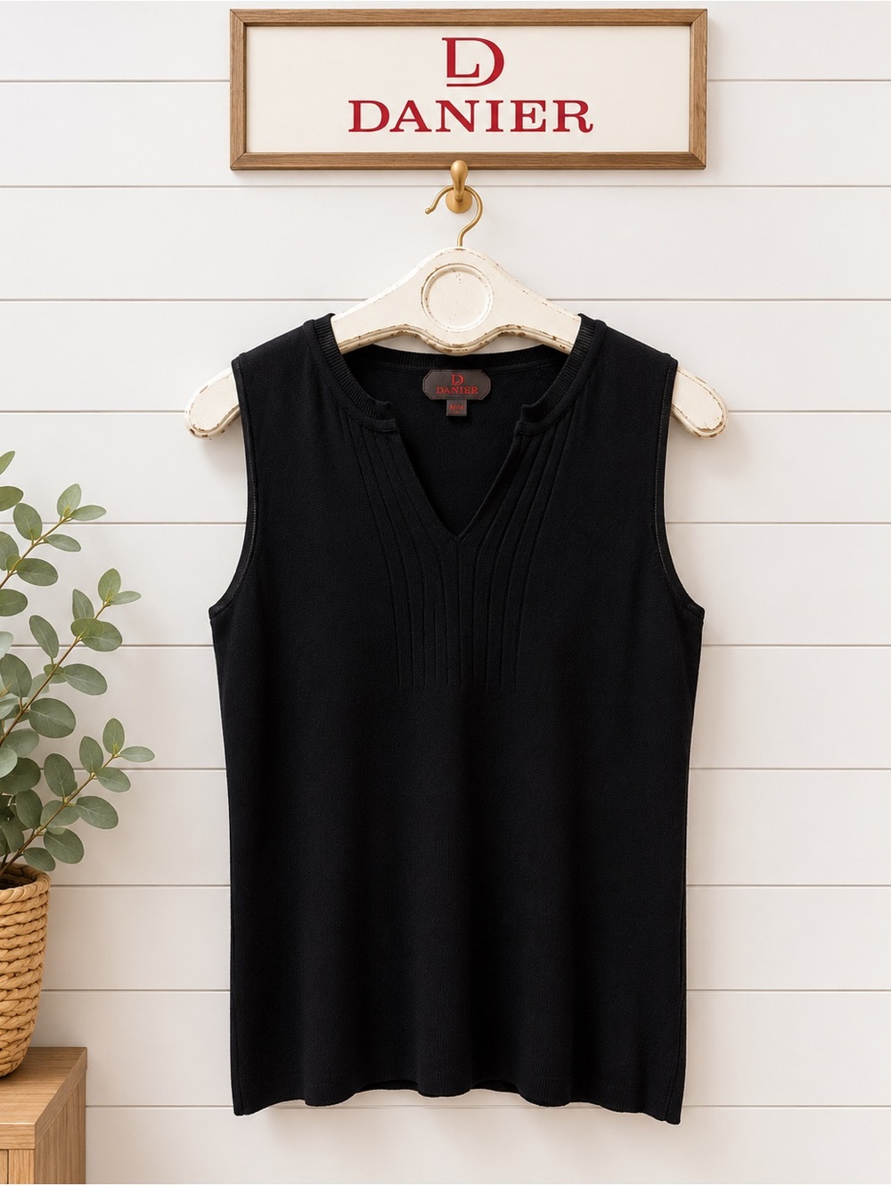 Danier Black Sleeveless V-Neck Knit Top – Size M